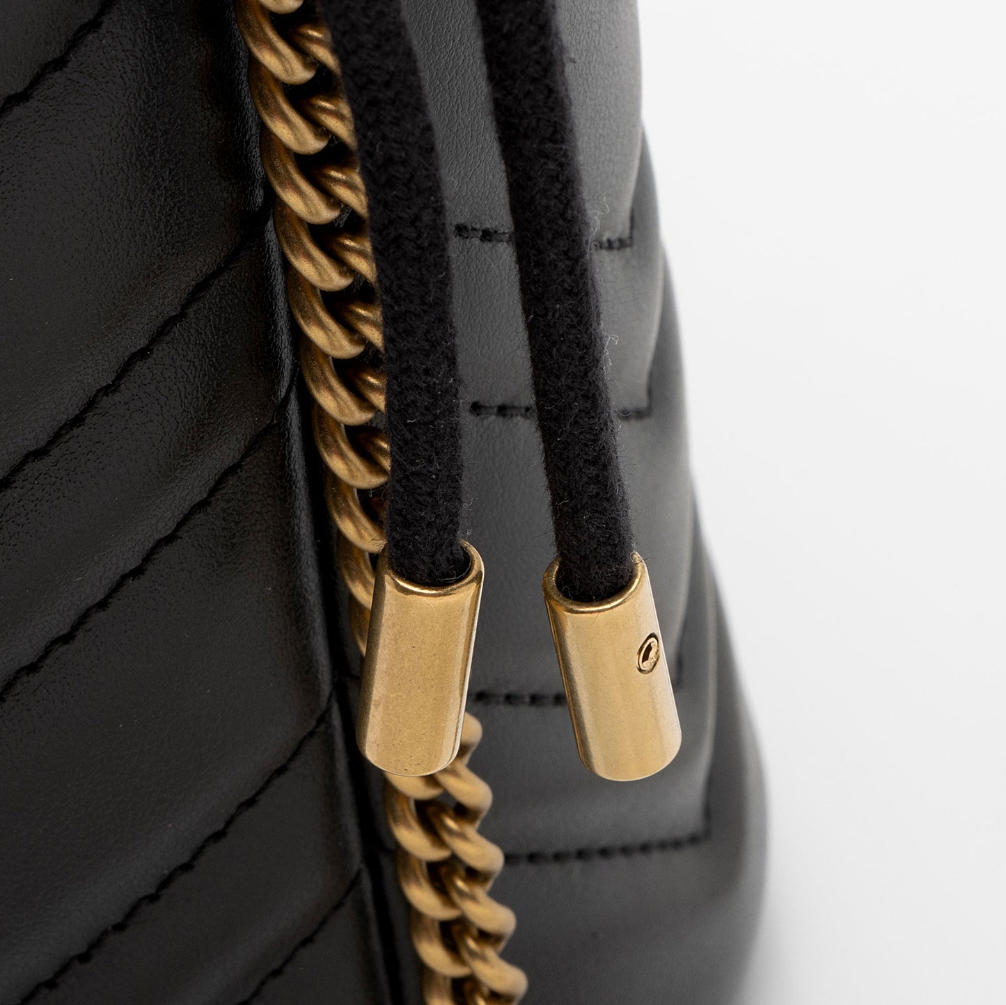 Gucci Matelasse Leather GG Marmont Mini Bucket Bag (SHF-IV6bhP)