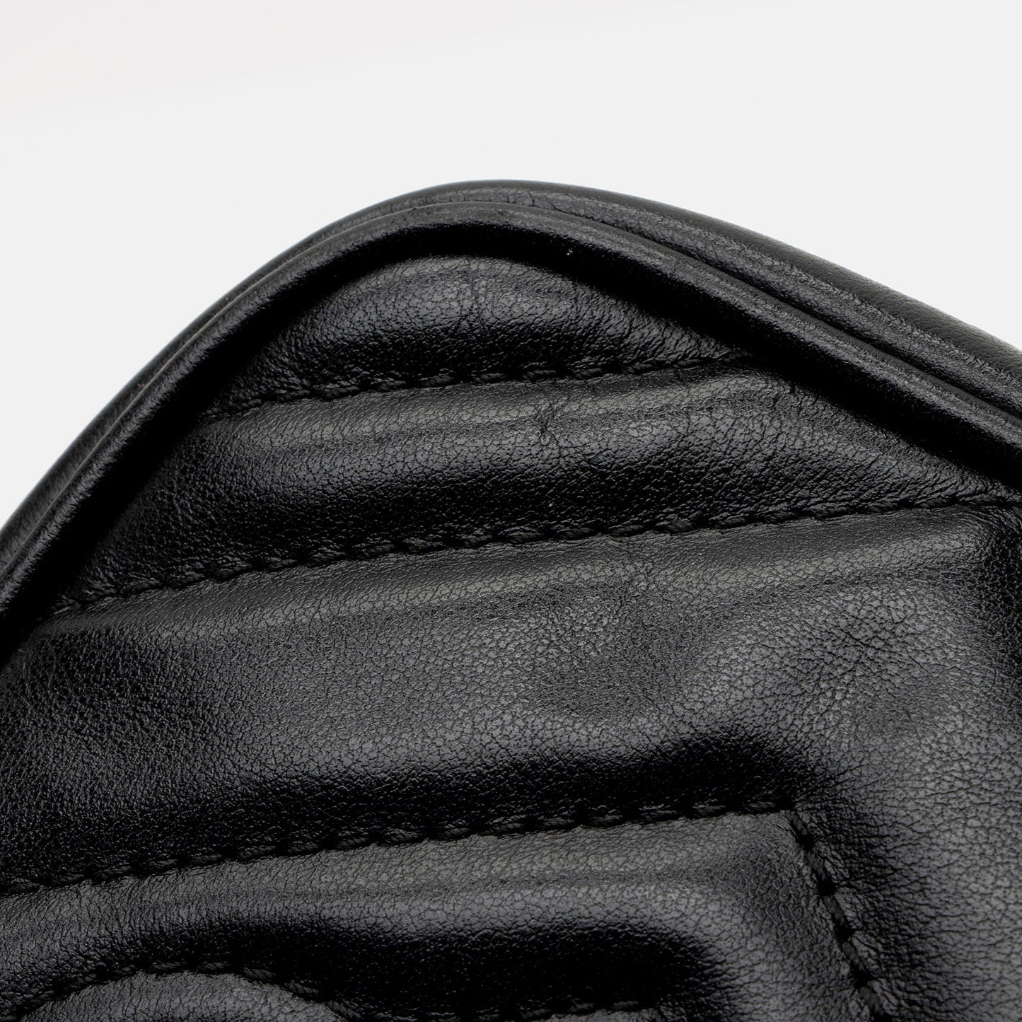 Gucci Matelasse Leather GG Marmont Mini Crossbody (SHF-pySpXY)