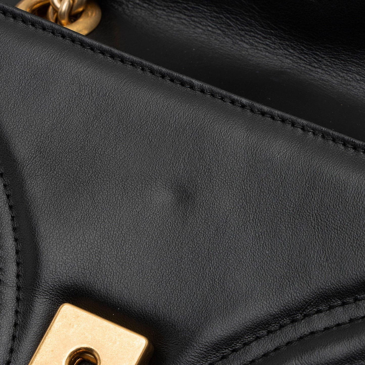 Gucci Matelasse Leather GG Marmont Mini Flap Bag (SHF-Aicihy)