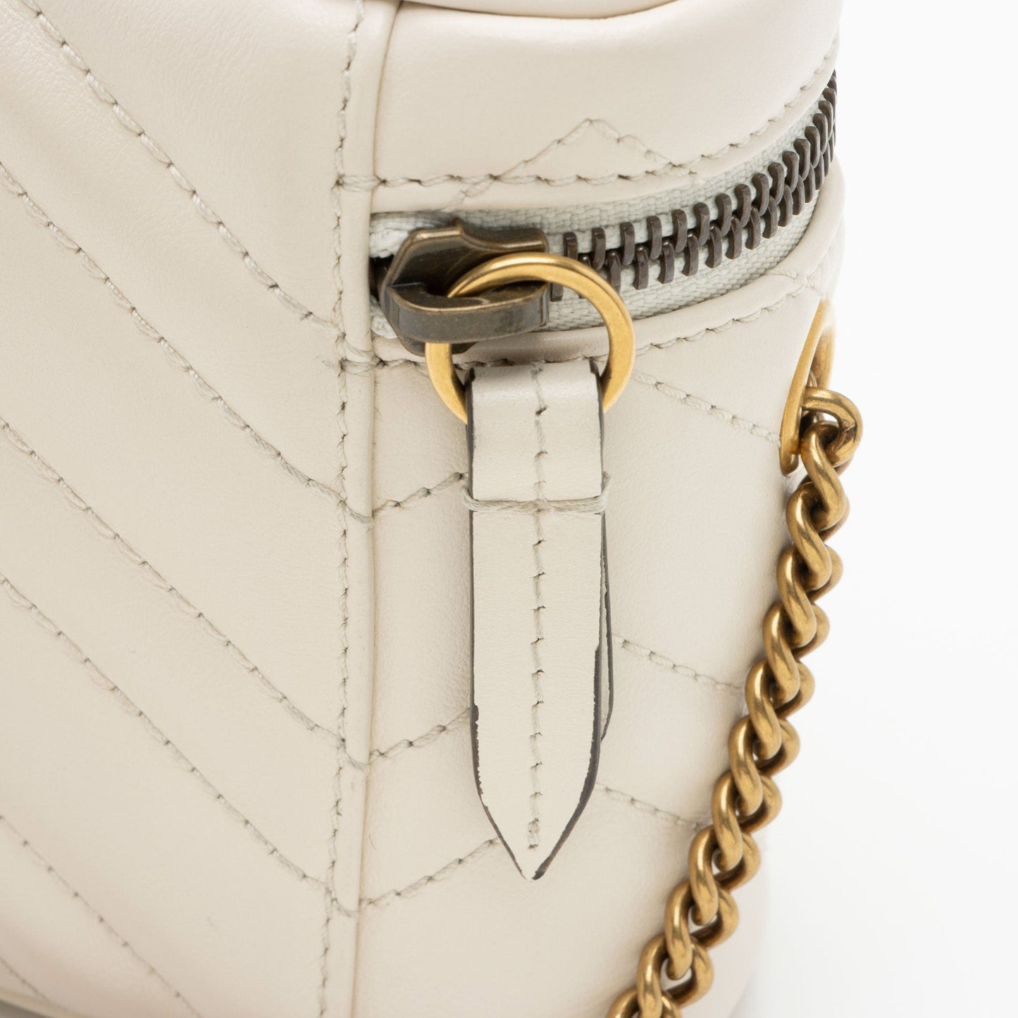 Gucci Matelasse Leather GG Marmont Mini Vanity Top Handle (SHF-OIkIzL)