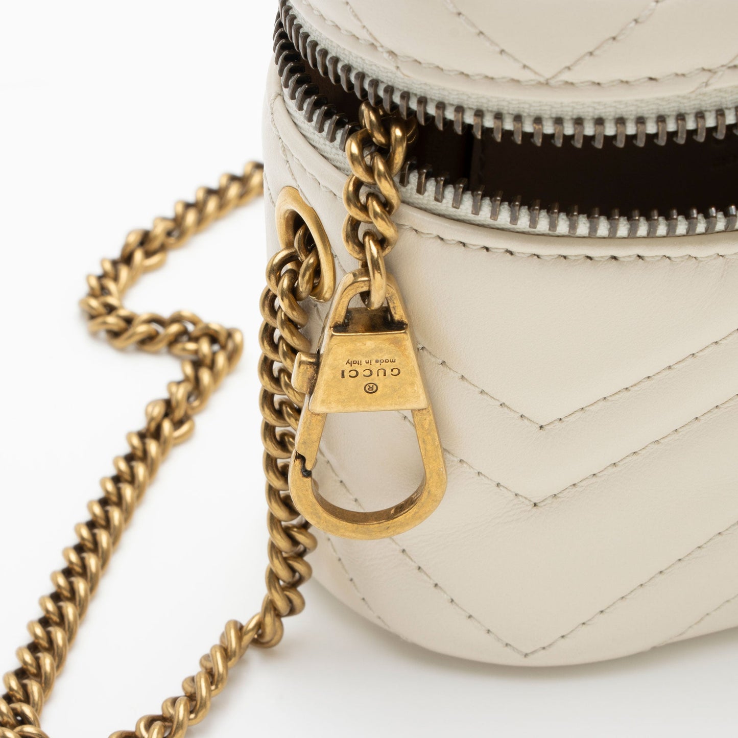 Gucci Matelasse Leather GG Marmont Mini Vanity Top Handle (SHF-OIkIzL)