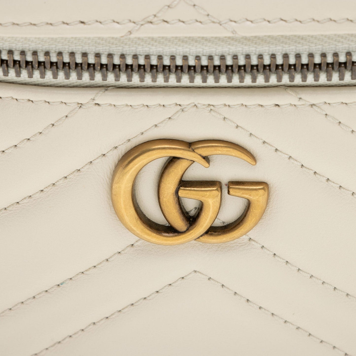 Gucci Matelasse Leather GG Marmont Mini Vanity Top Handle (SHF-OIkIzL)