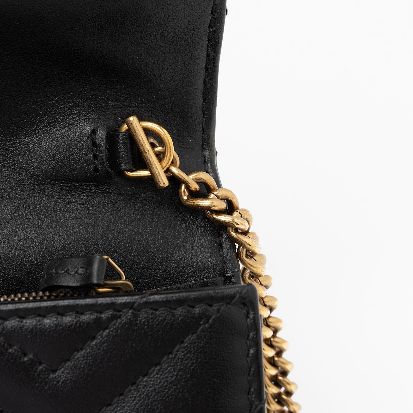 Gucci Matelasse Leather GG Marmont Mini Wallet on Chain (SHF-iDhqds)