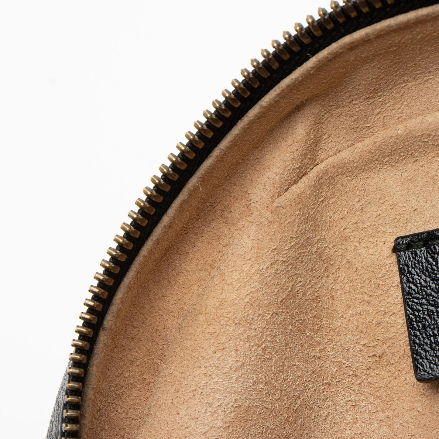 Gucci Matelasse Leather GG Marmont Round Mini Shoulder Bag (SHF-zohuy0)