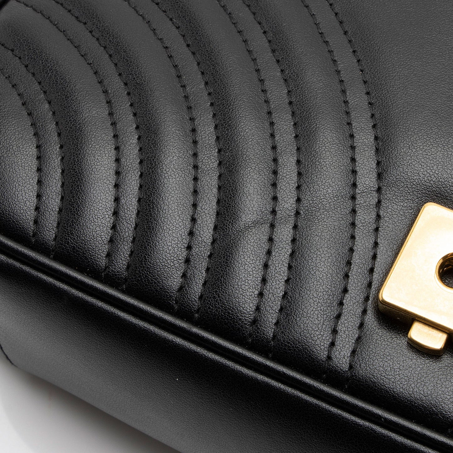 Gucci Matelasse Leather GG Marmont Small Flap Bag (SHF-Bvjama)