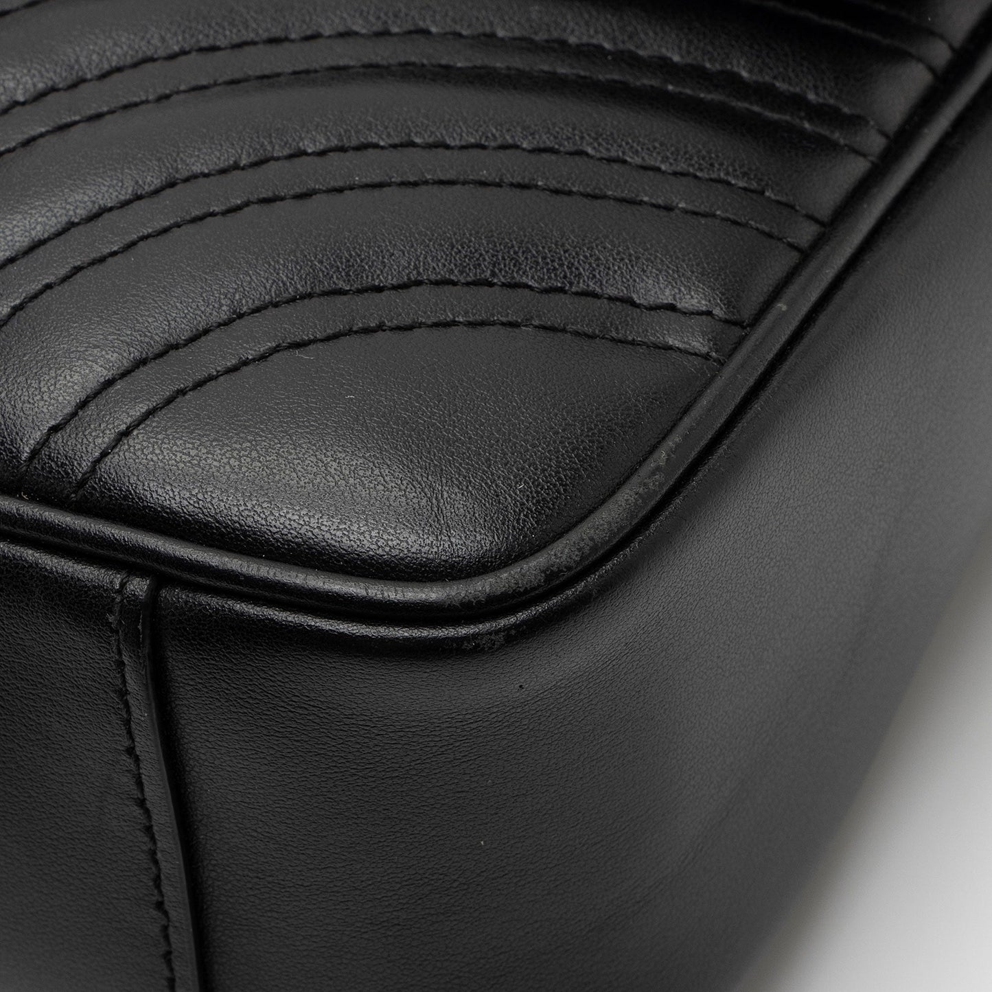 Gucci Matelasse Leather GG Marmont Small Flap Bag (SHF-Bvjama)