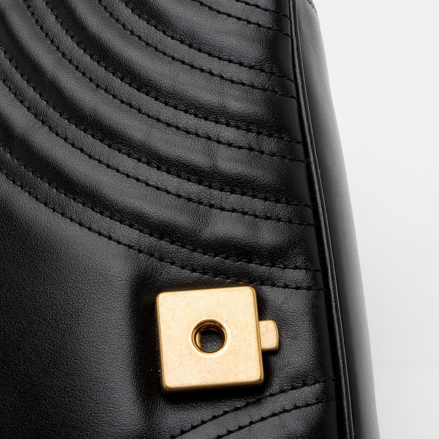 Gucci Matelasse Leather GG Marmont Small Flap Bag (SHF-lcLQ2a)