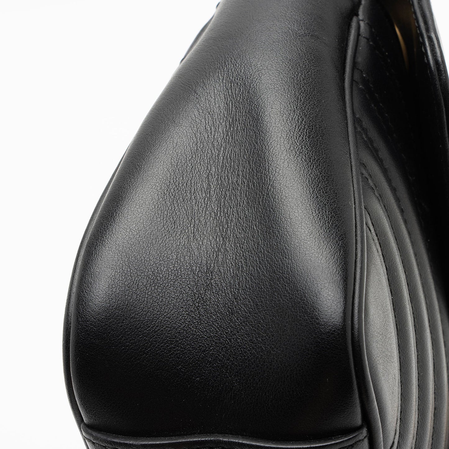 Gucci Matelasse Leather GG Marmont Small Flap Shoulder Bag (SHF-IkiGIu)