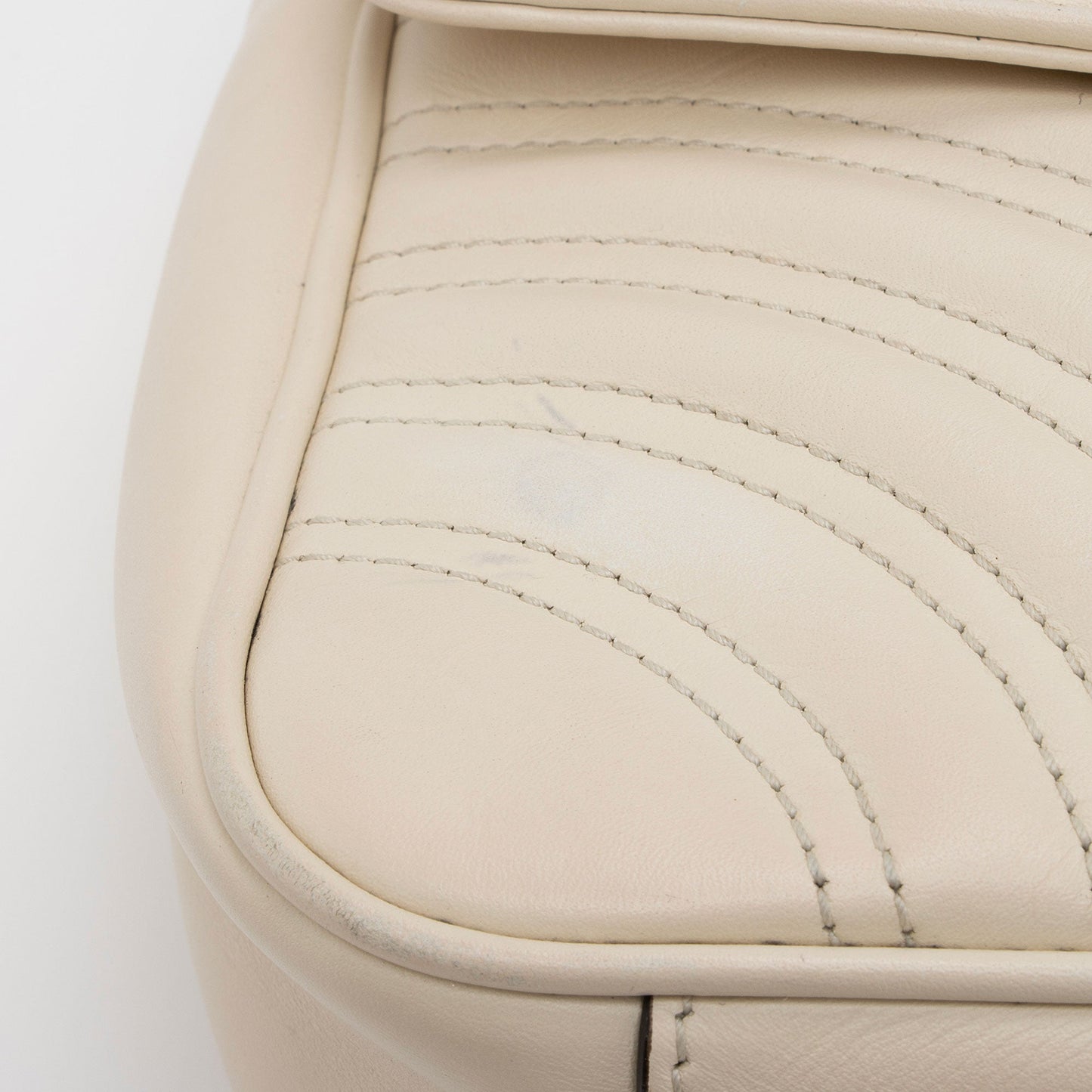 Gucci Matelasse Leather GG Marmont Small Flap Shoulder Bag (SHF-gduwv8)