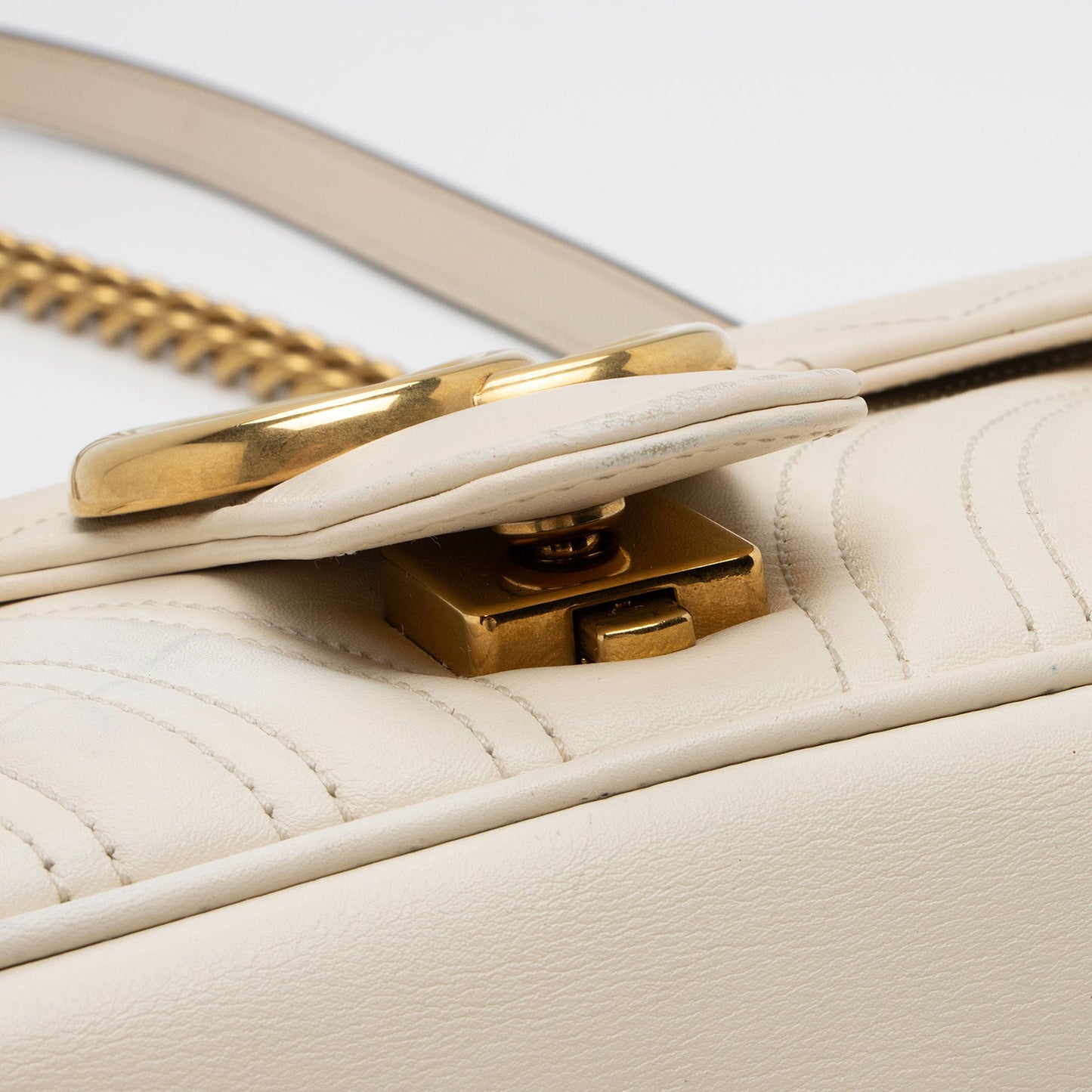 Gucci Matelasse Leather GG Marmont Small Flap Shoulder Bag (SHF-gduwv8)