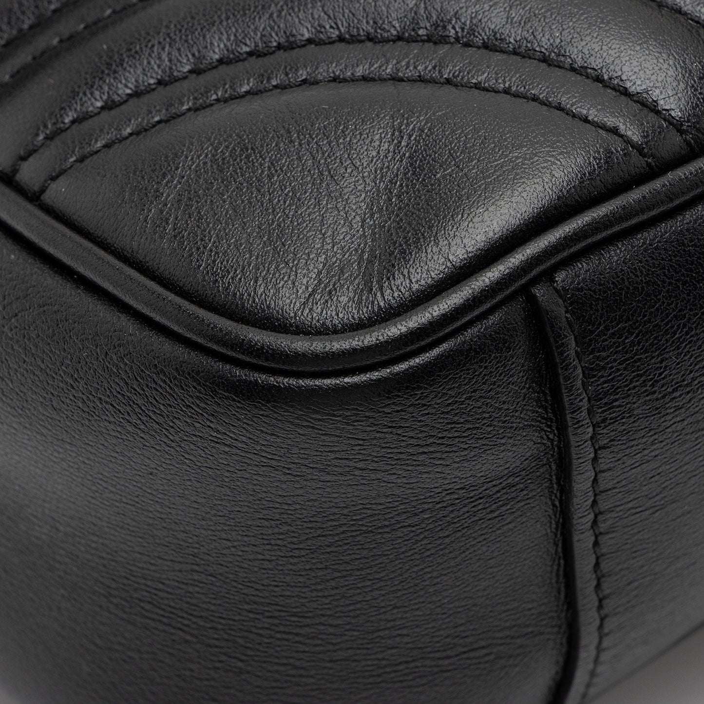 Gucci Matelasse Leather GG Marmont Small Flap Shoulder Bag (SHF-5zif5r)