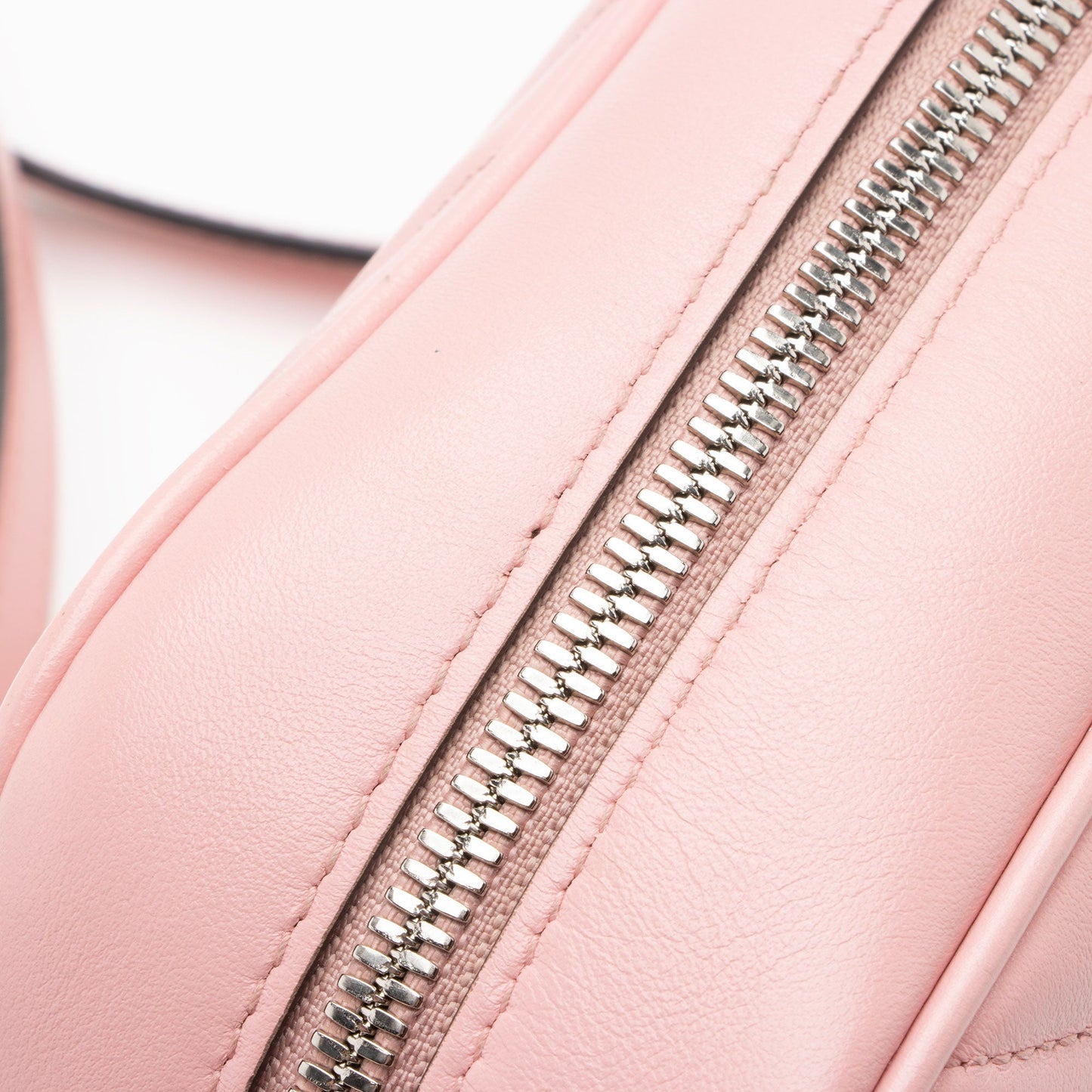 Gucci Matelasse Leather GG Marmont Small Shoulder Bag (SHF-W30FiI)