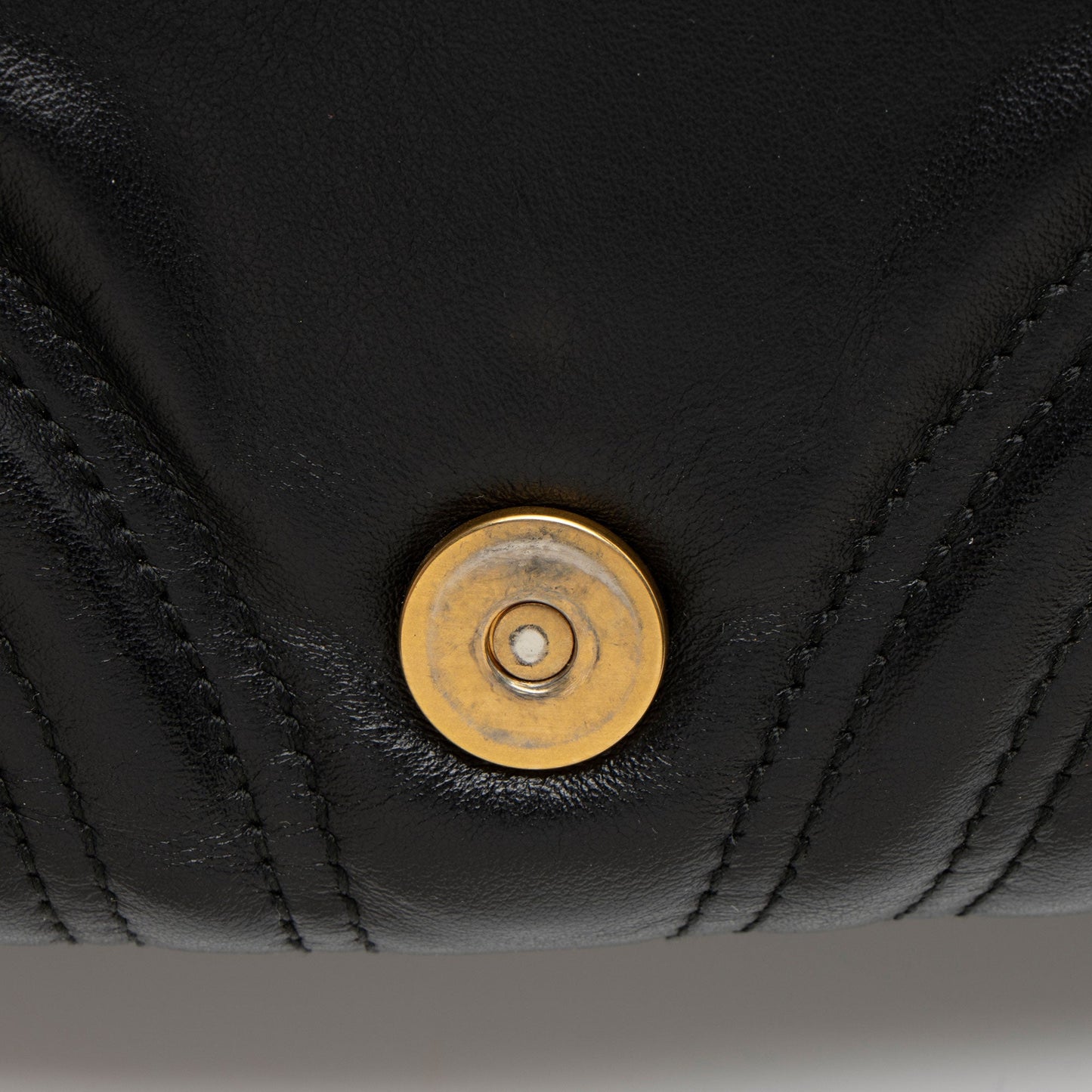 Gucci Matelasse Leather GG Marmont Zip Around Top Handle (SHF-aqAv76)