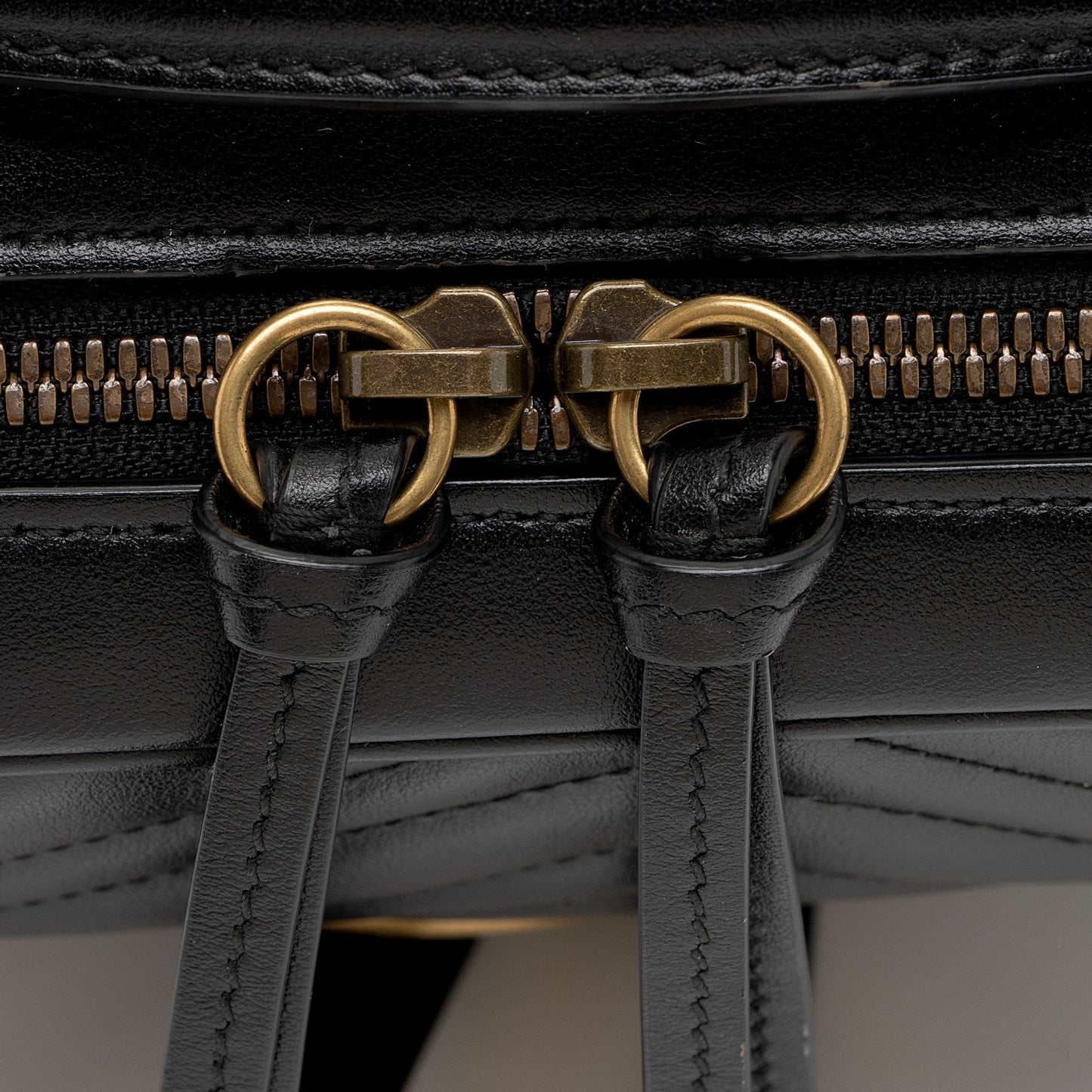 Gucci Matelasse Leather GG Marmont Zip Around Top Handle (SHF-czZJyD)