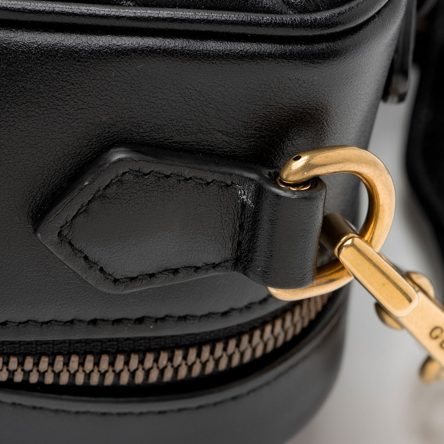 Gucci Matelasse Leather GG Marmont Zip Around Top Handle (SHF-czZJyD)