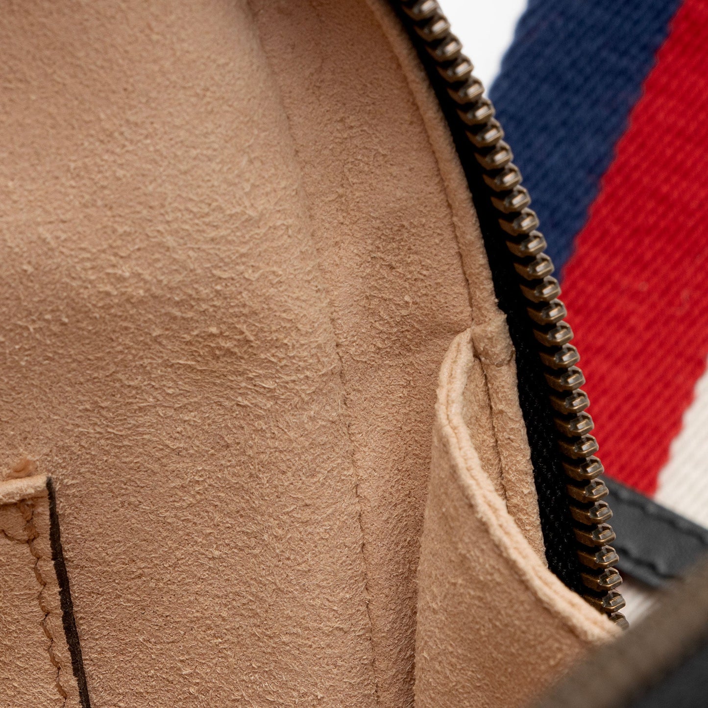 Gucci Matelasse Leather GG Marmont Zip Around Top Handle (SHF-czZJyD)