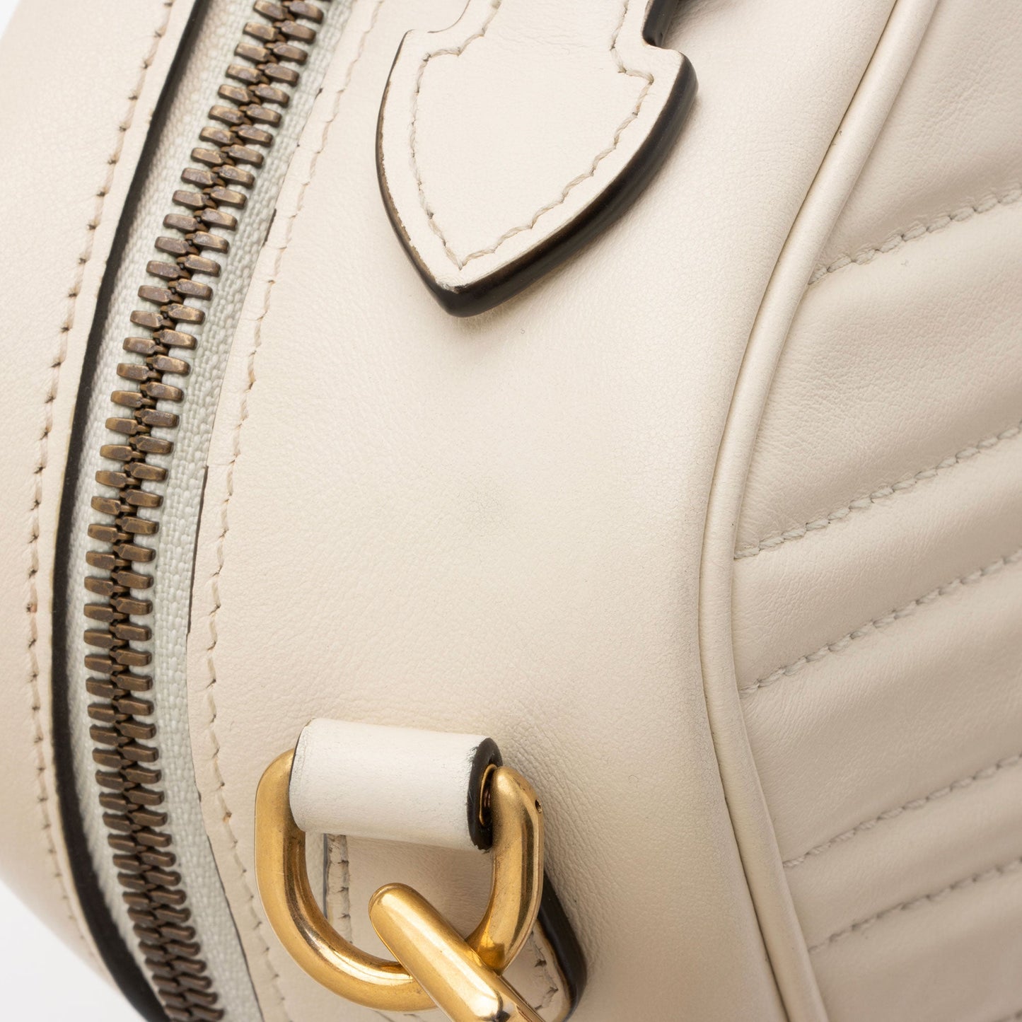 Gucci Matelasse Leather GG Marmont Zip Around Top Handle (SHF-mIutYM)
