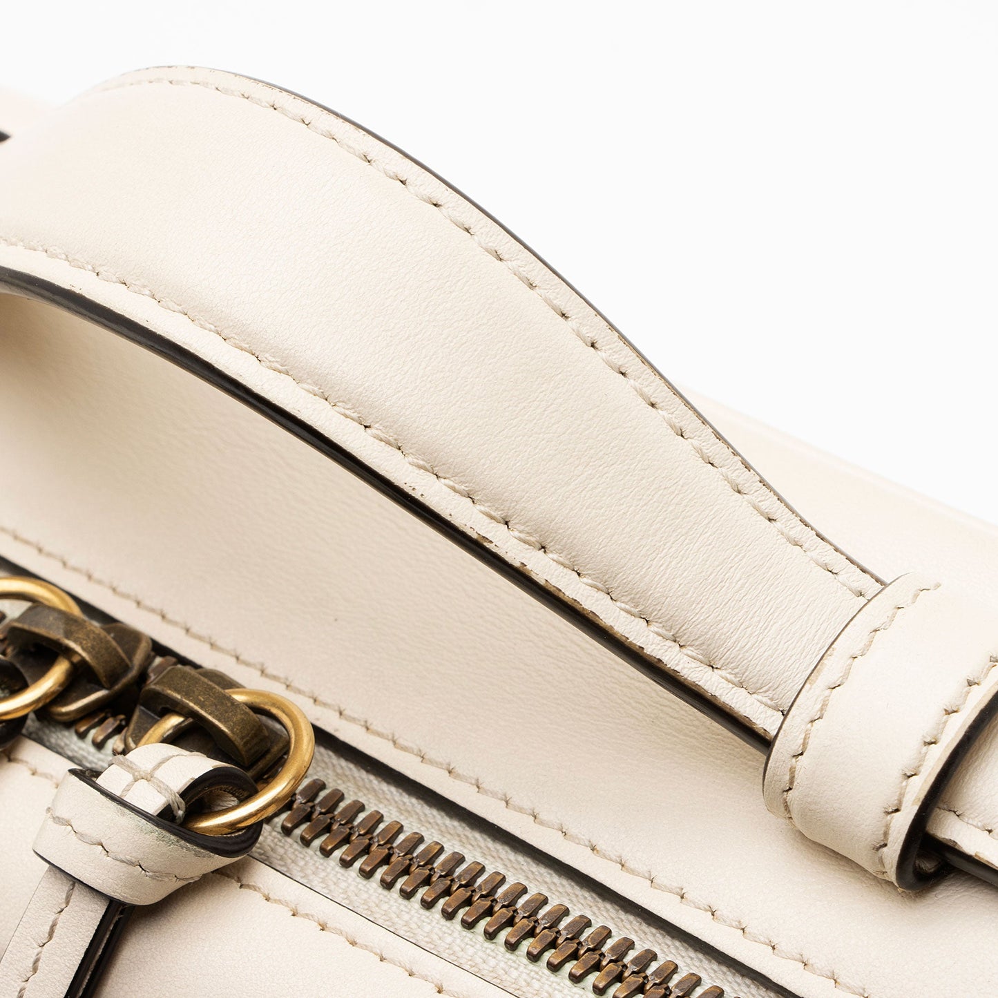 Gucci Matelasse Leather GG Marmont Zip Around Top Handle (SHF-mIutYM)