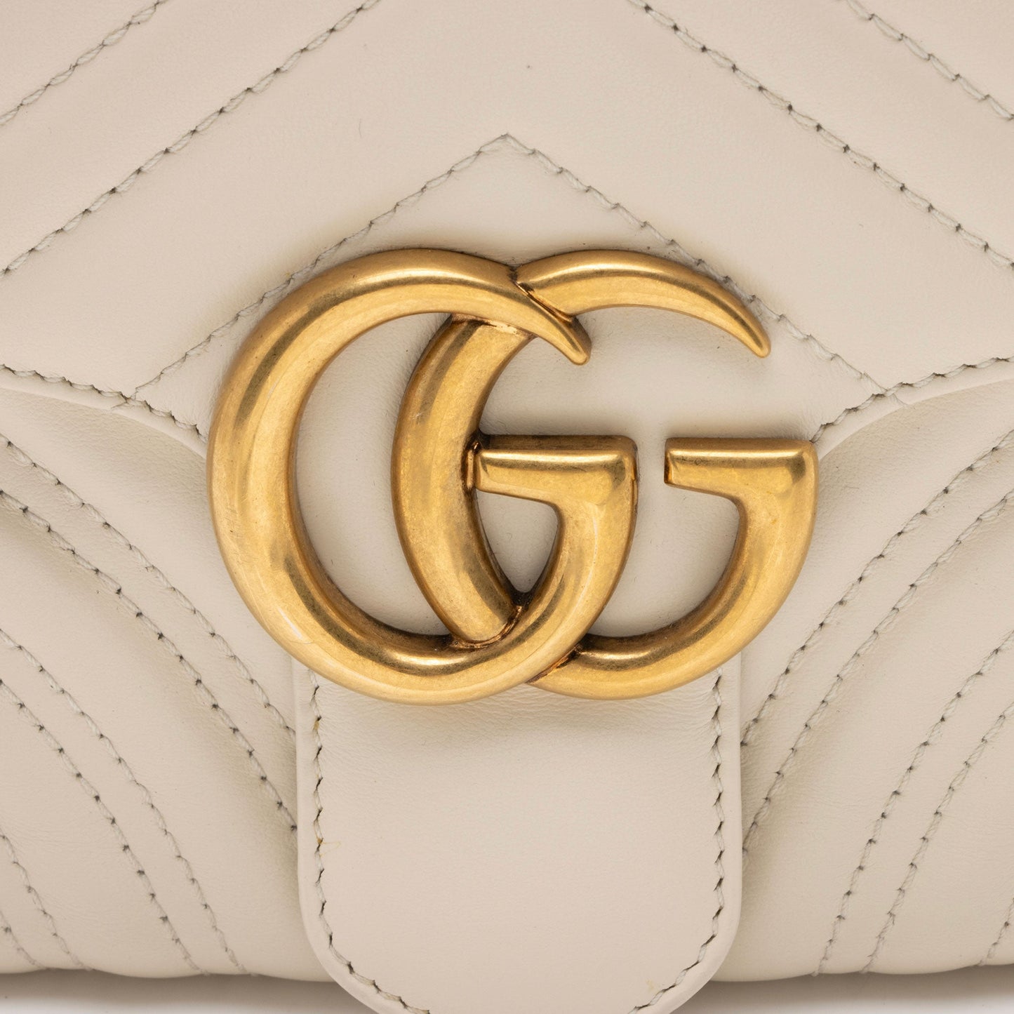 Gucci Matelasse Leather GG Marmont Zip Around Top Handle (SHF-mIutYM)