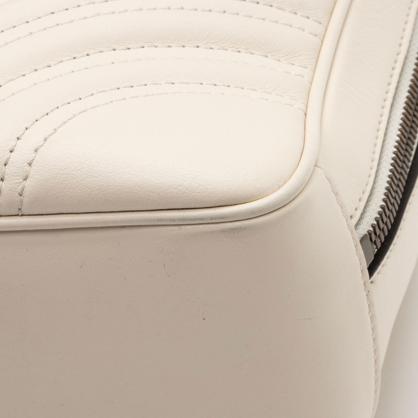 Gucci Matelasse Leather GG Marmont Zip Around Top Handle (SHF-mIutYM)