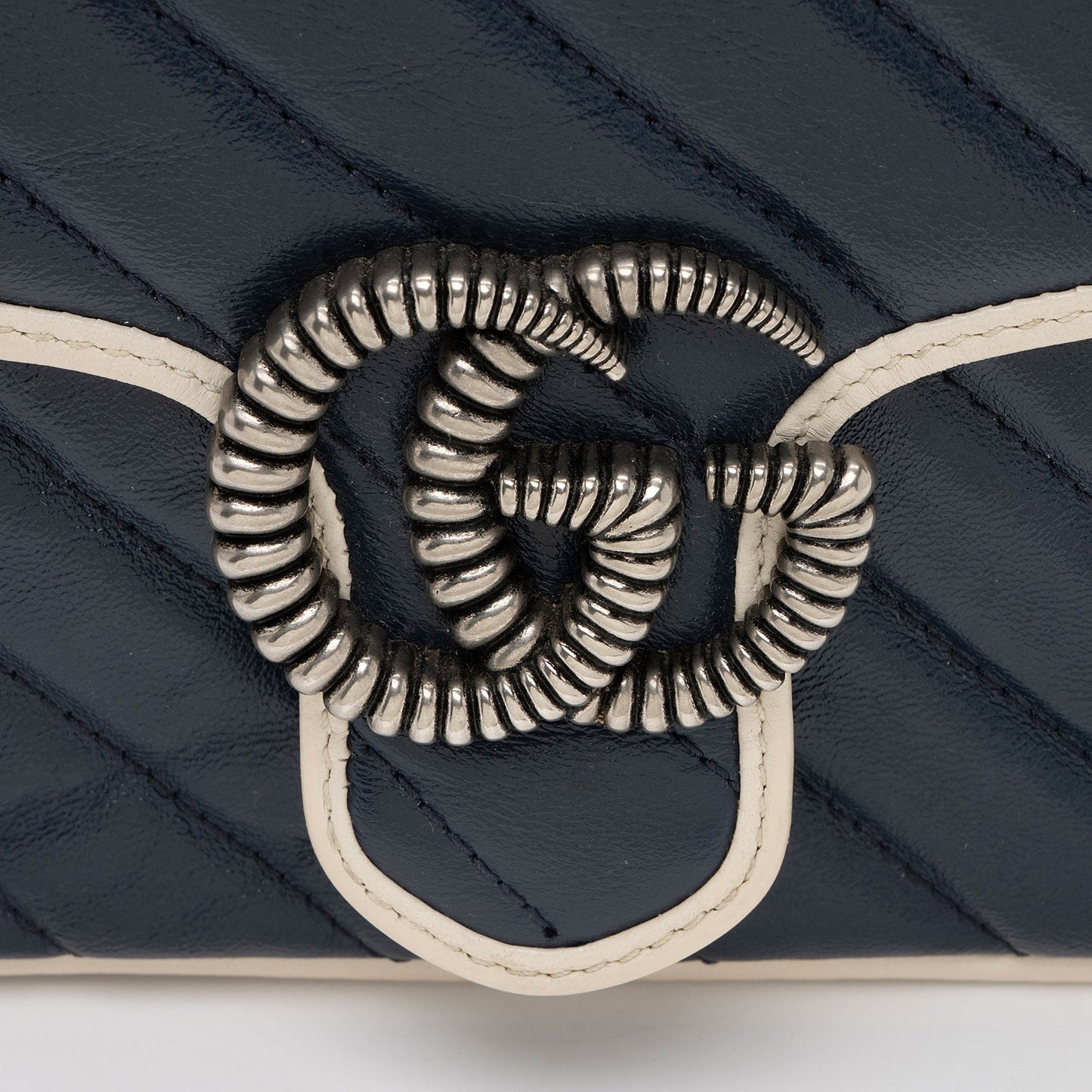 Gucci Matelasse Leather Torchon GG Marmont Mini Top Handle (SHF-MlSIP6)