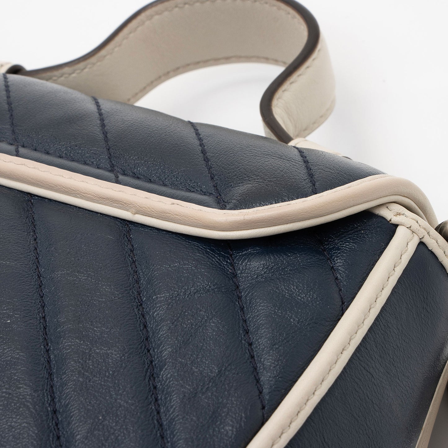 Gucci Matelasse Leather Torchon GG Marmont Mini Top Handle (SHF-MlSIP6)