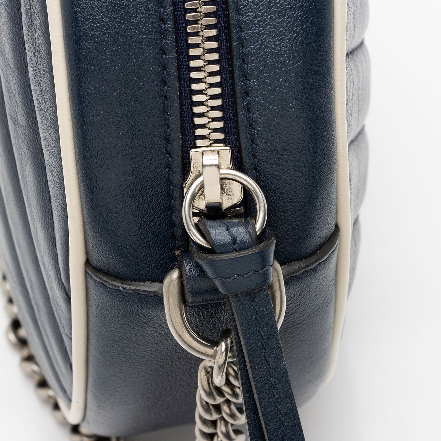 Gucci Matelasse Leather Torchon GG Marmont Round Mini Shoulder Bag (SHF-GetCBa)