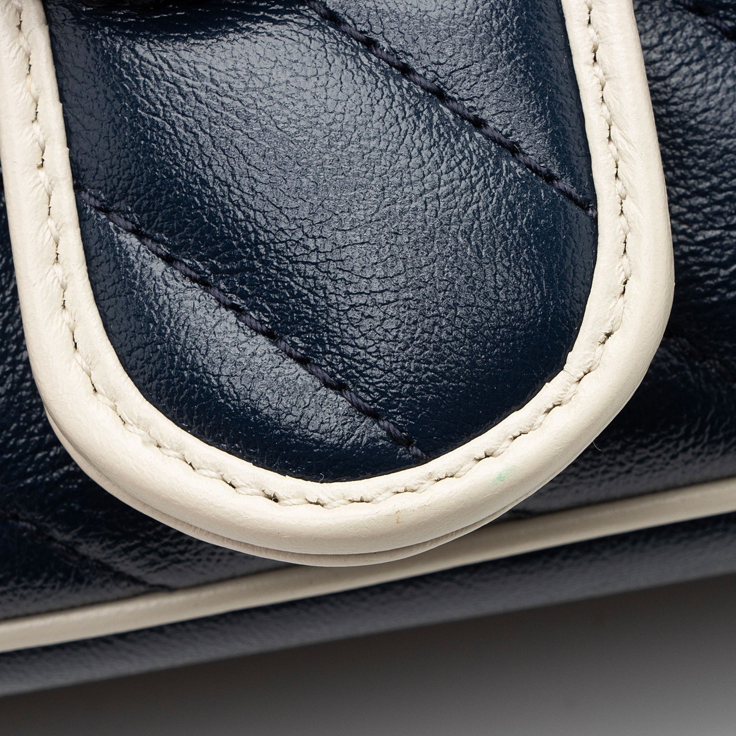 Gucci Matelasse Leather Torchon GG Marmont Small Flap Bag (SHF-UvP9FL)