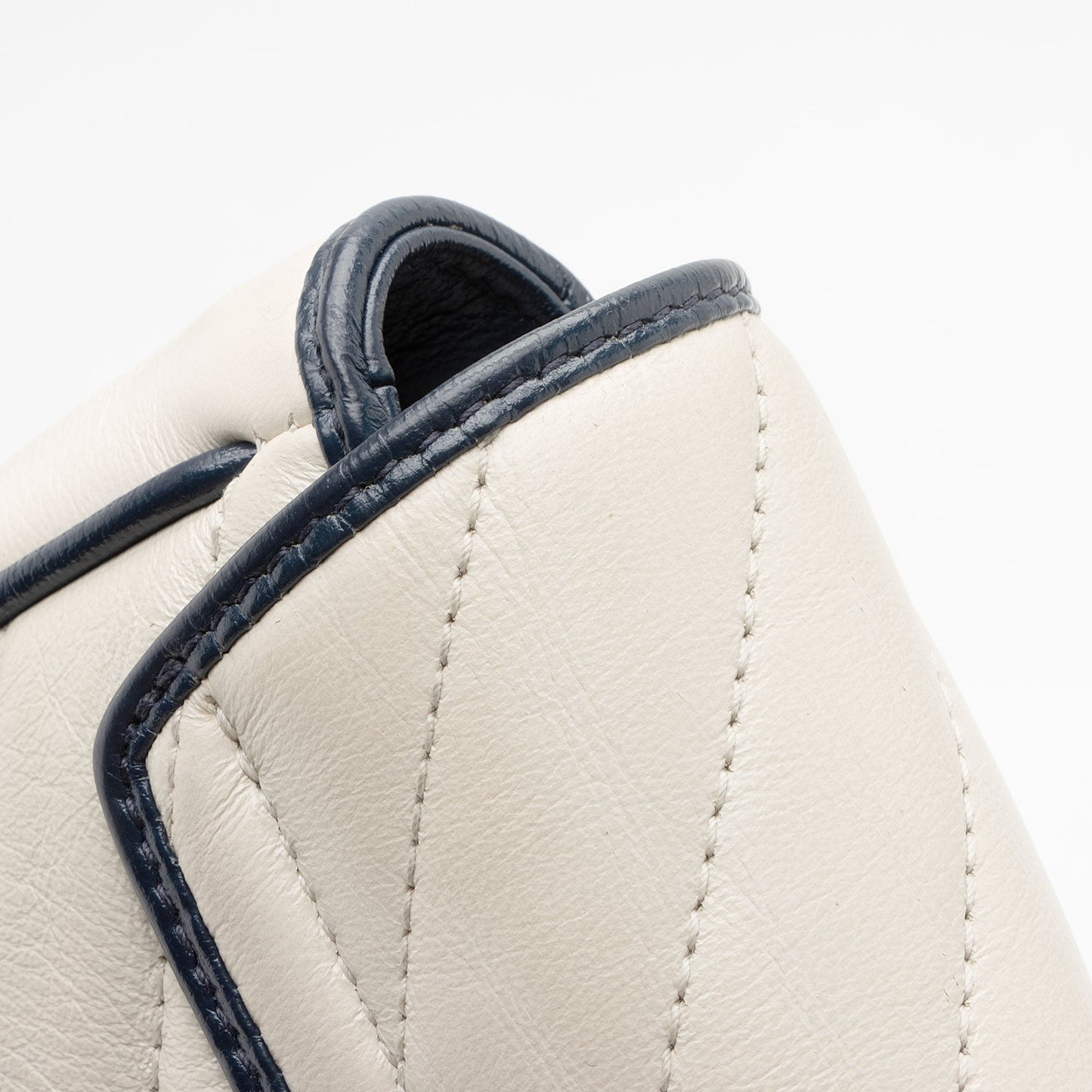 Gucci Matelasse Leather Torchon GG Marmont Super Mini Flap Bag (SHF-bXZV03)