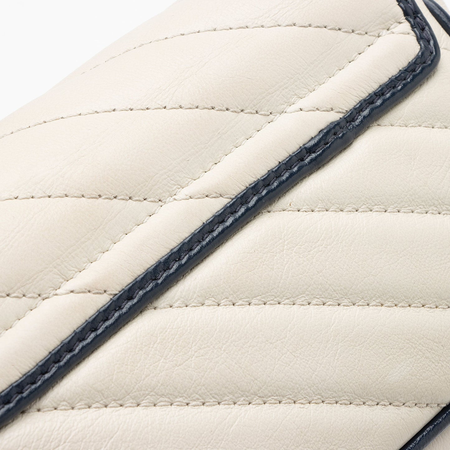 Gucci Matelasse Leather Torchon GG Marmont Super Mini Flap Bag (SHF-bXZV03)