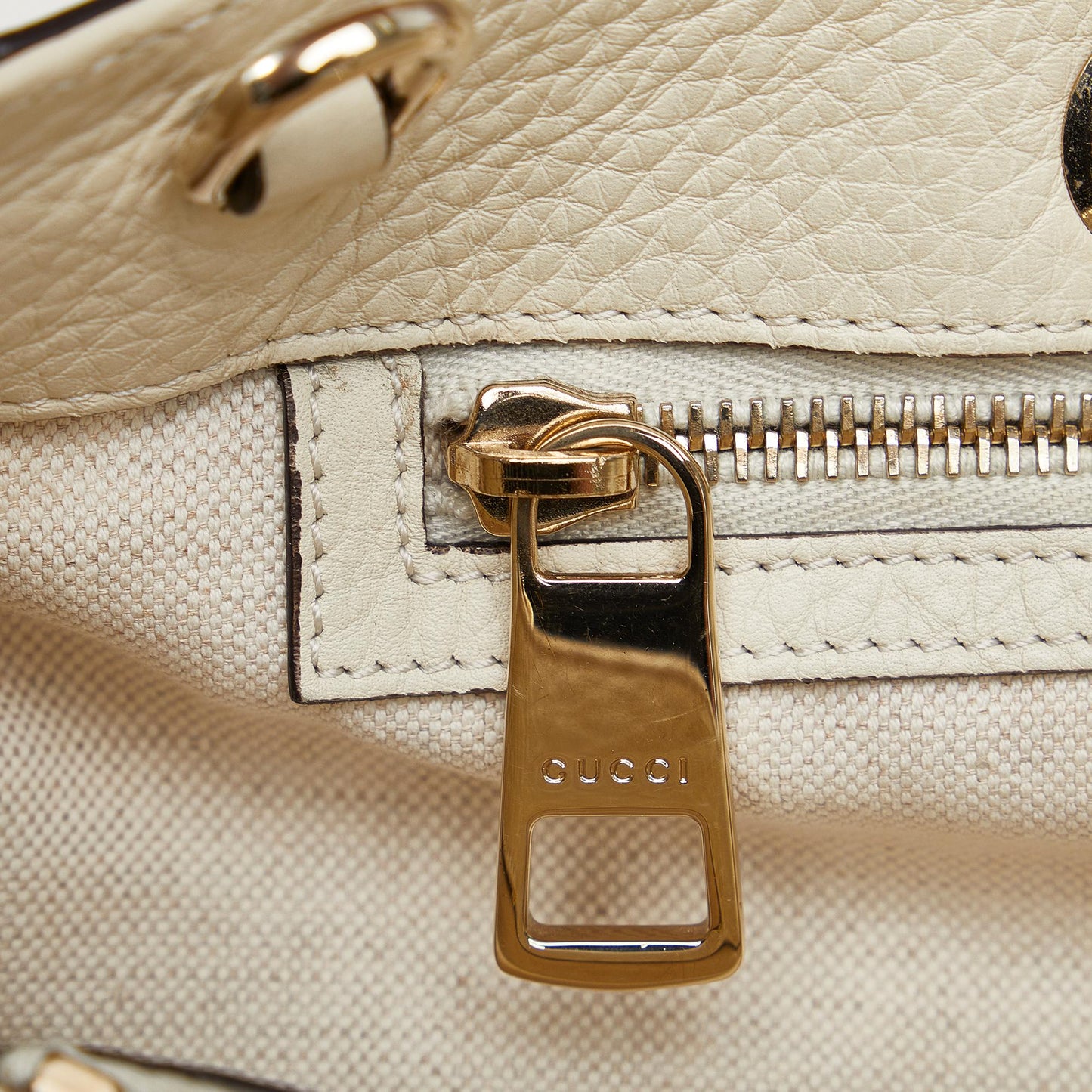 Gucci Medium Bamboo Shopper (SHG-phUc14)
