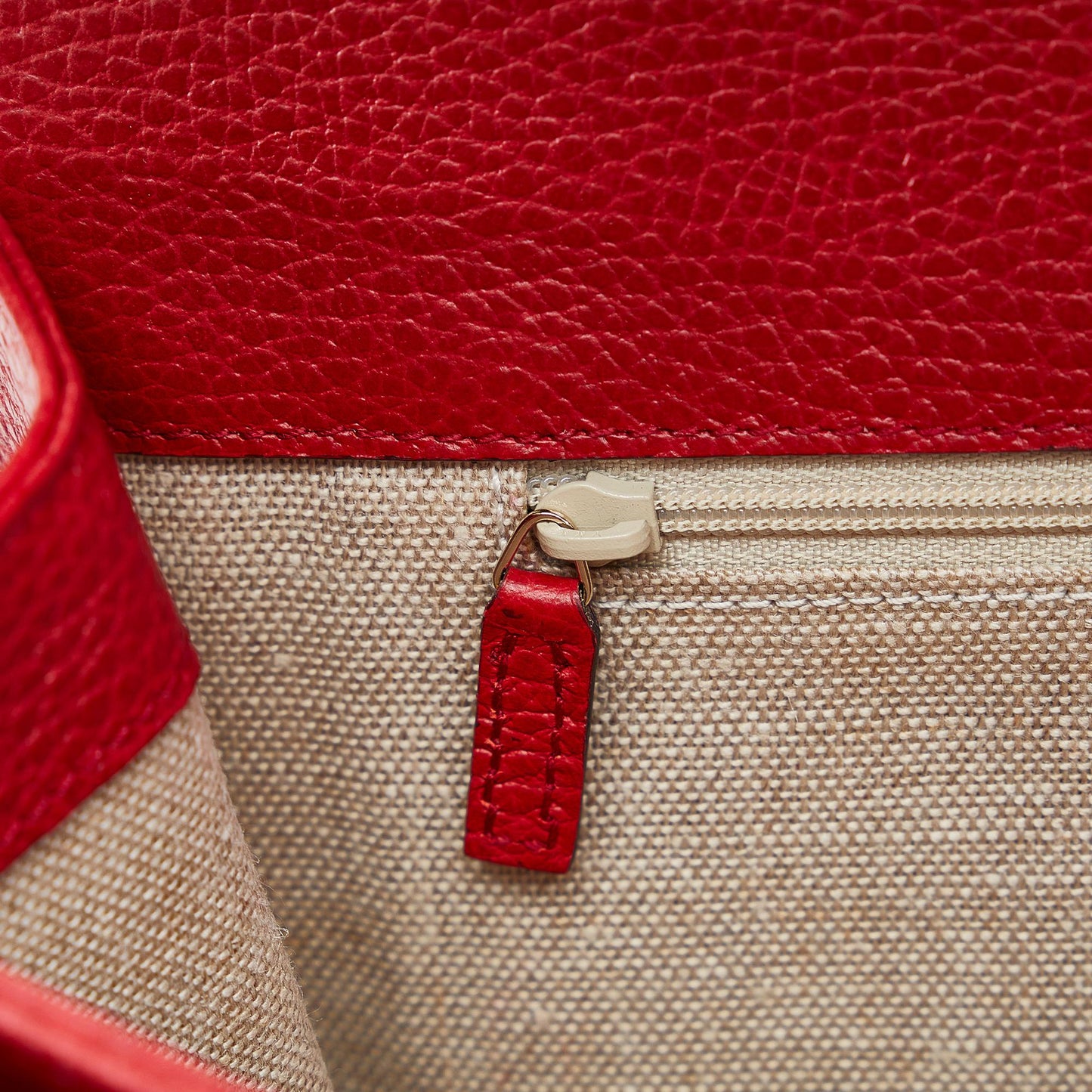 Gucci Medium Dollar Interlocking G Crossbody Bag (SHG-lJaoke)