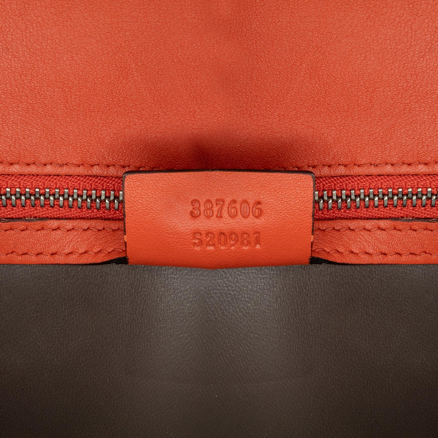 Gucci Medium Dollar Interlocking G Crossbody (SHG-Vjo5b5)