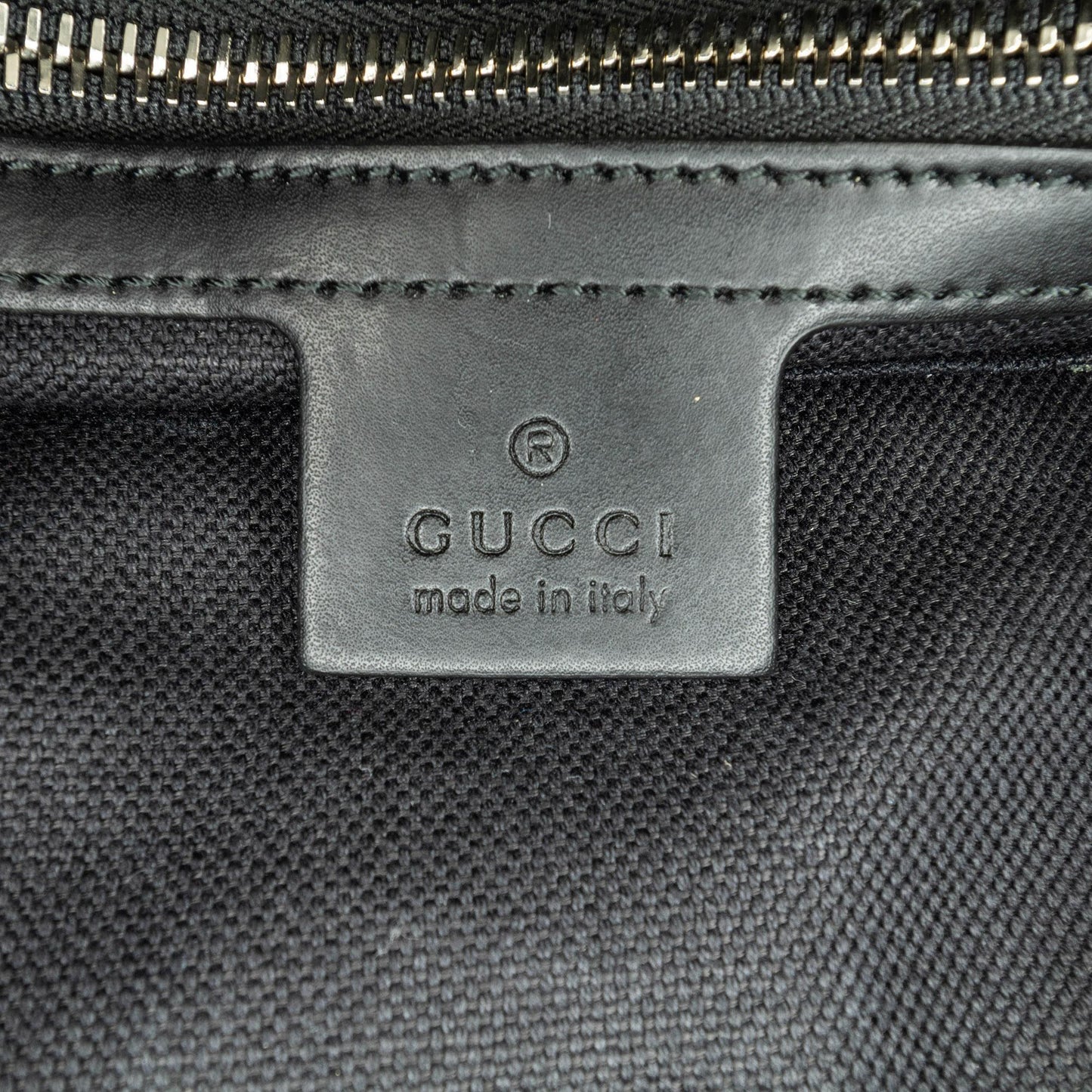 Gucci Medium GG Supreme Crossbody (SHG-f3rHKp)