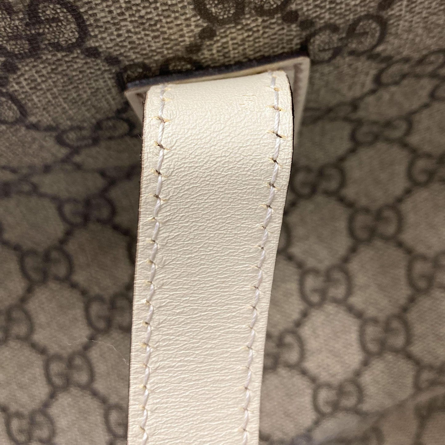 Gucci Medium GG Supreme Joy Tote (SHG-jy1Z5D)