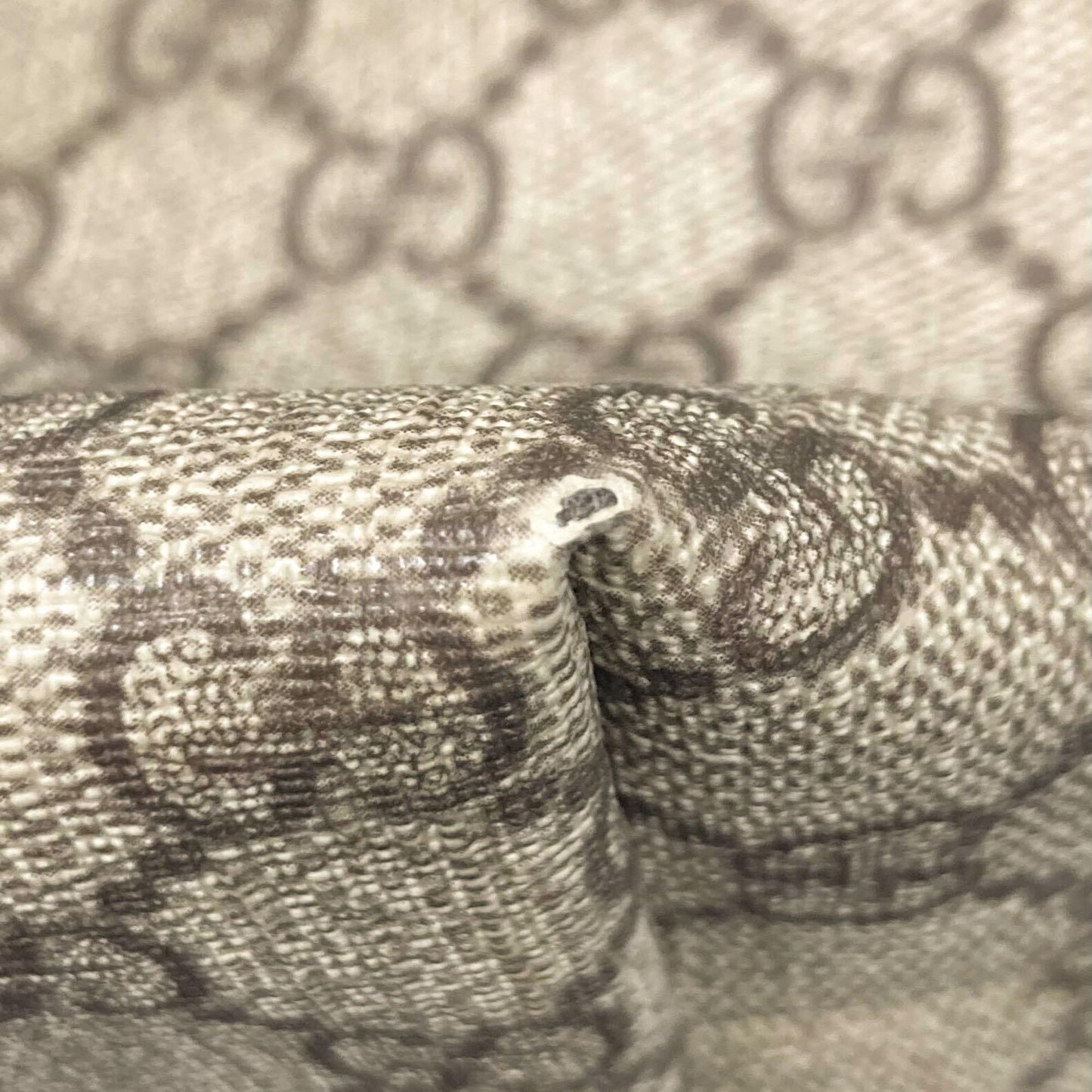 Gucci Medium GG Supreme Joy Tote (SHG-jy1Z5D)