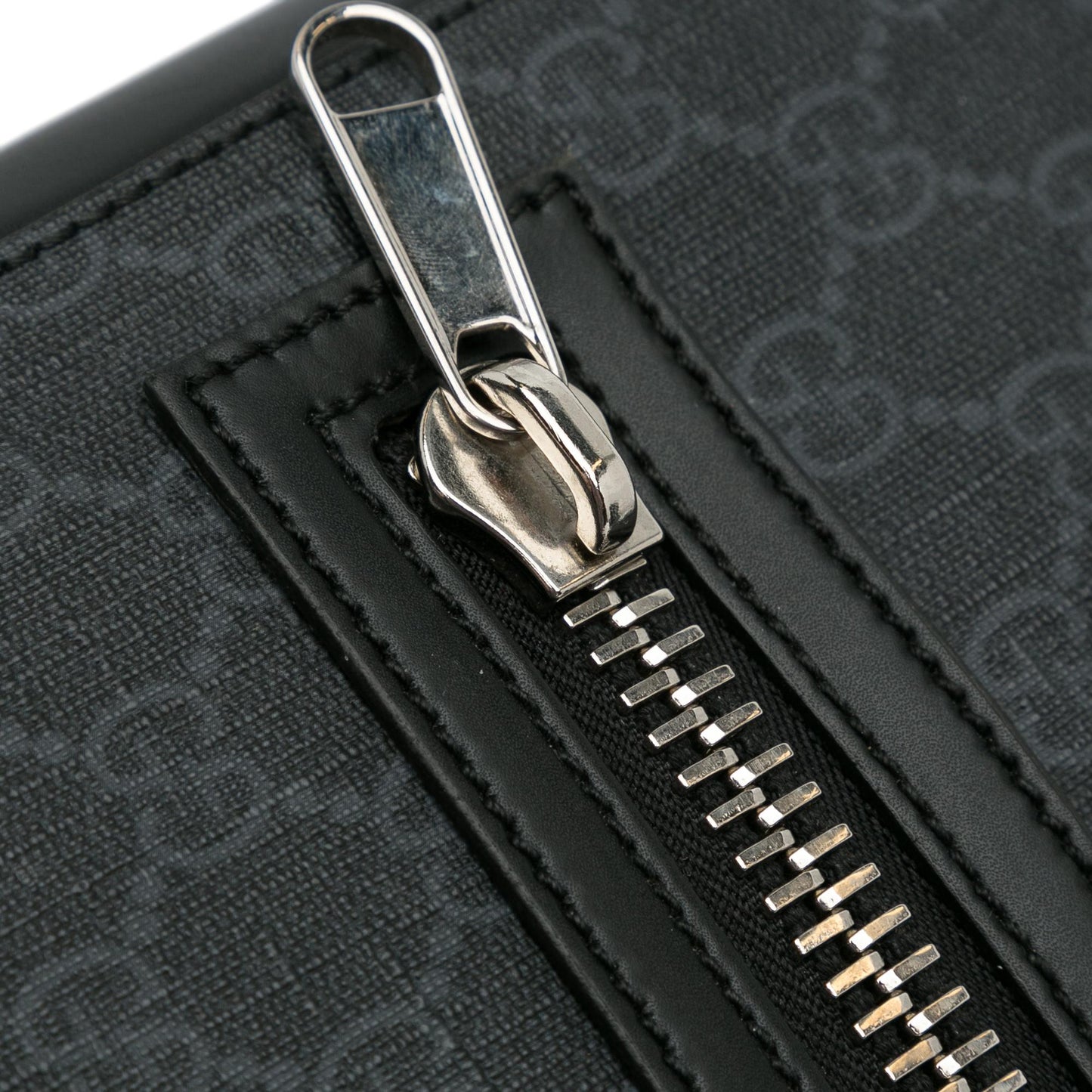 Gucci Medium GG Supreme Messenger Bag (SHG-WOpgdu)