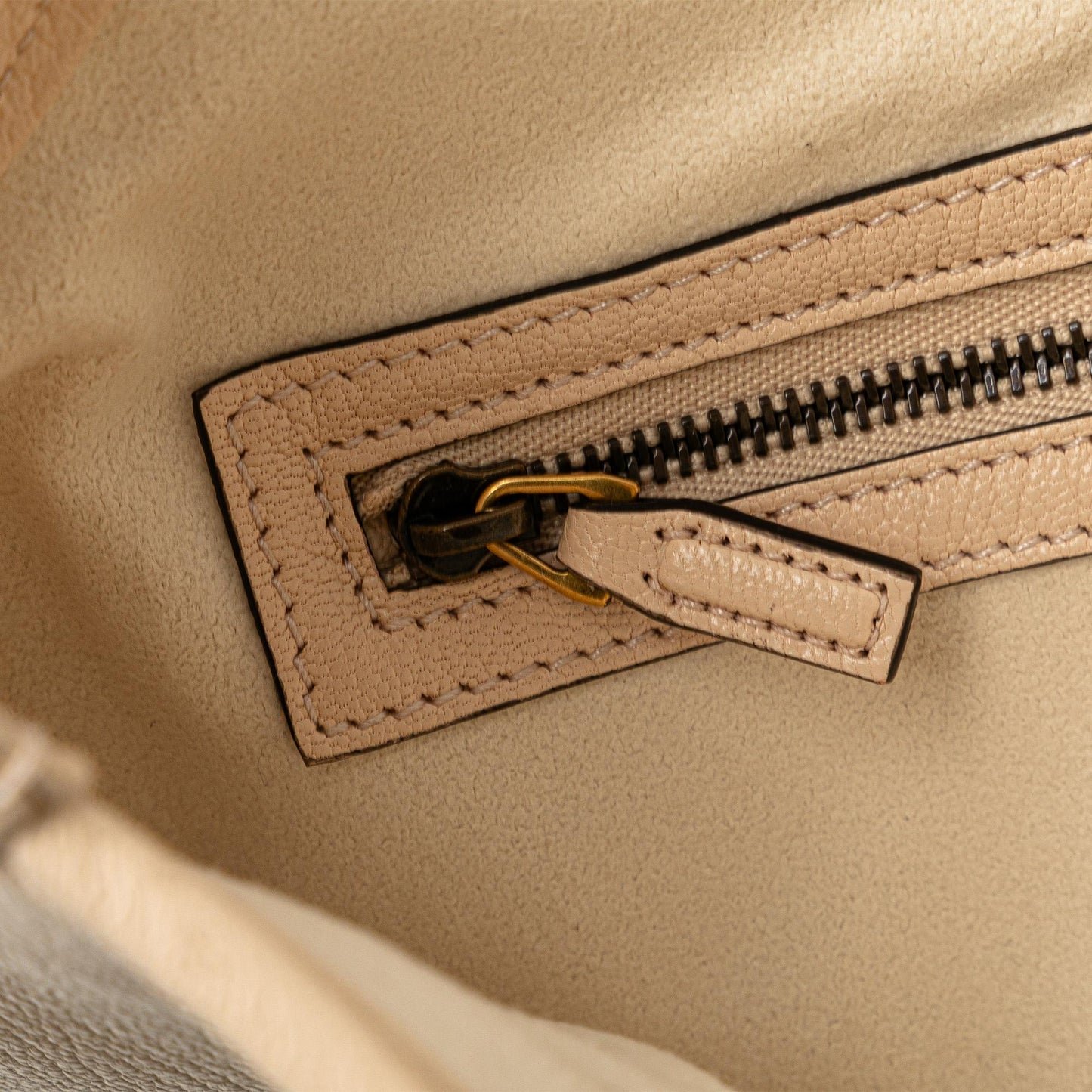 Gucci Medium Leather Aphrodite Crossbody (SHG-xZuJhO)