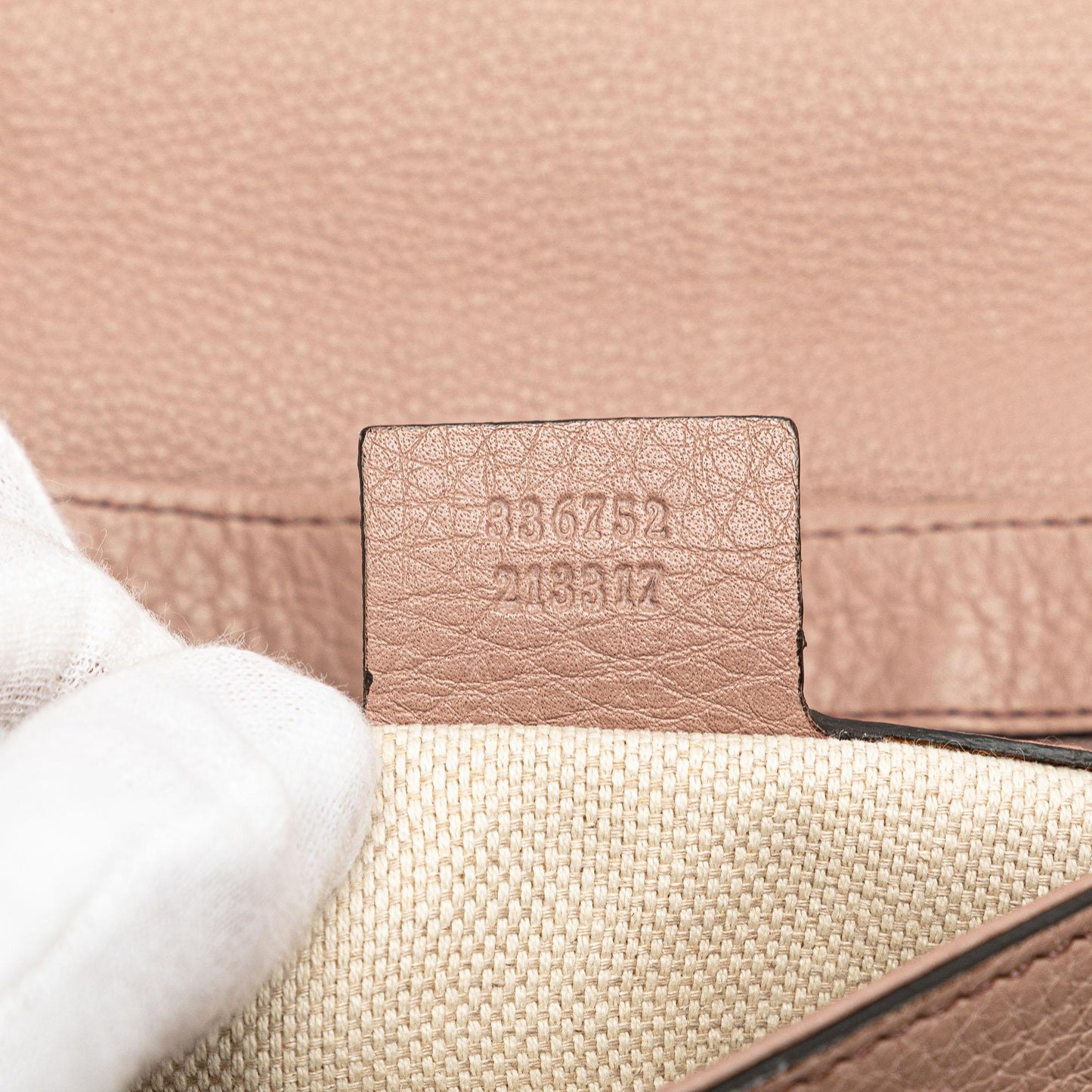 Gucci Medium Leather Soho Chain Flap Crossbody (SHG-GtzMZm)
