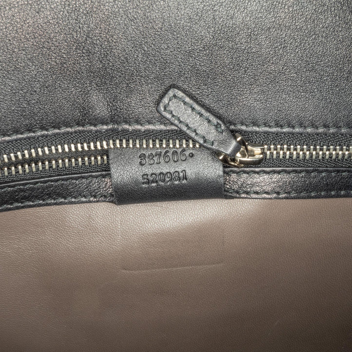 Gucci Medium Patent Dollar Interlocking G Crossbody (SHG-1j0vxX)