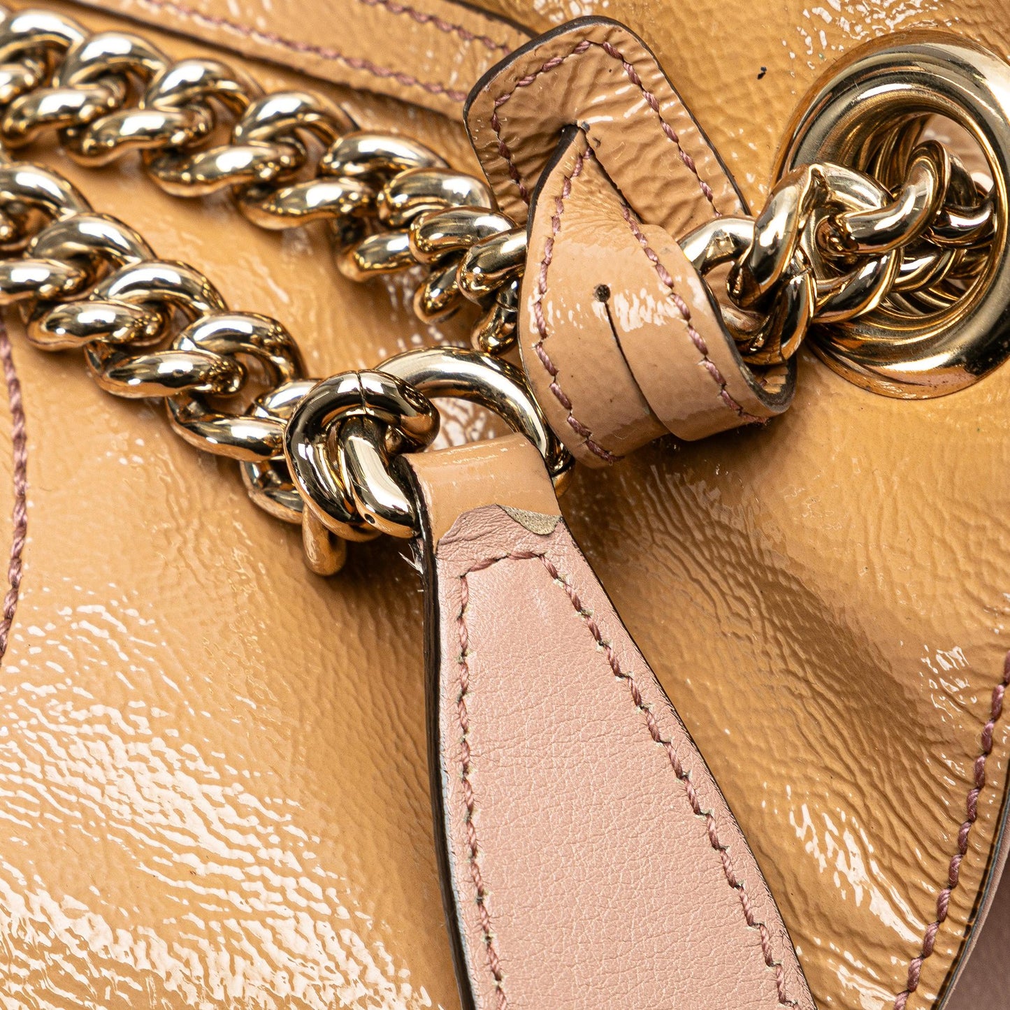 Gucci Medium Patent Soho Chain Tote (SHG-wf1hvh)
