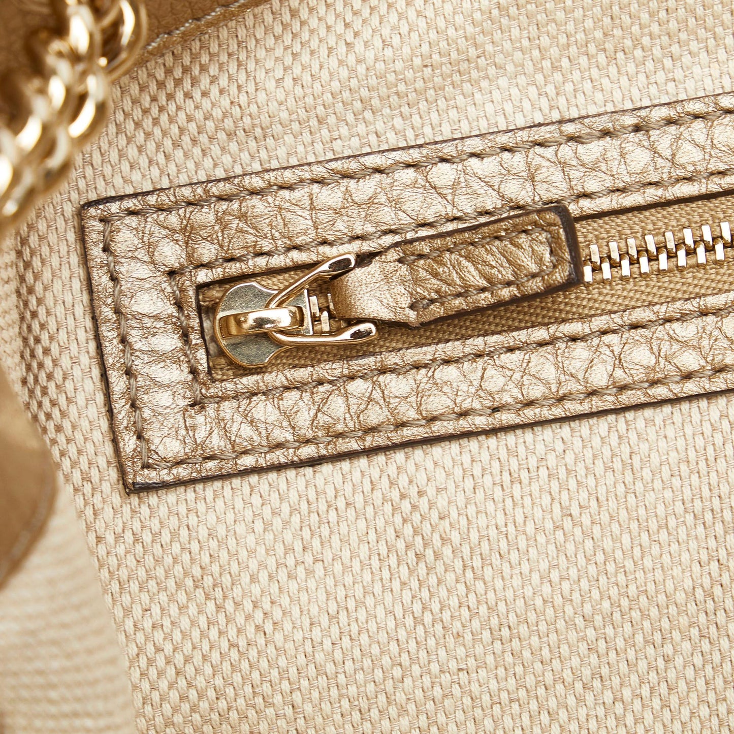 Gucci Medium Soho Chain Tote (SHG-TGOZFu)