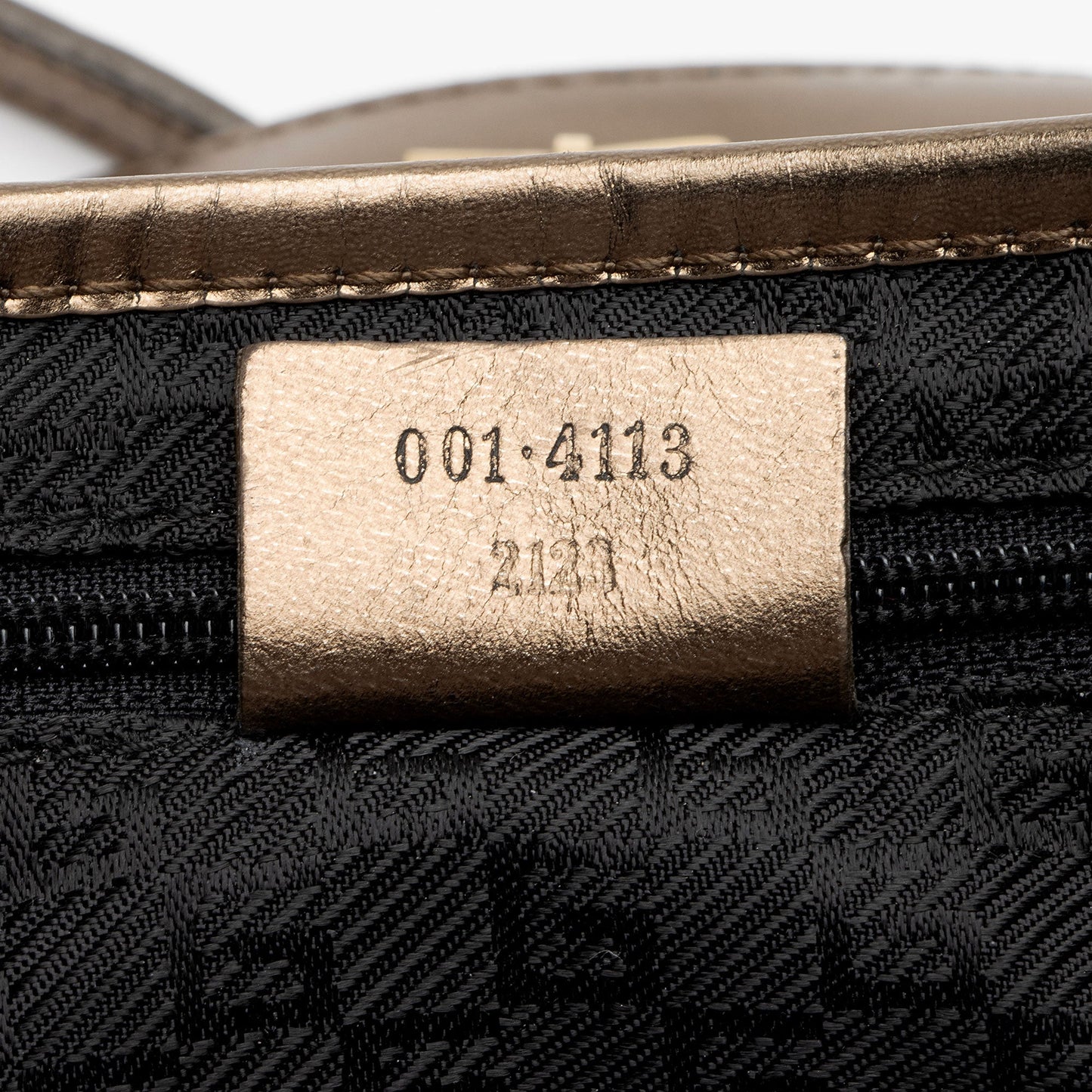 Gucci Metallic Leather Tiger Charm Shoulder Bag (SHF-ltMIAv)