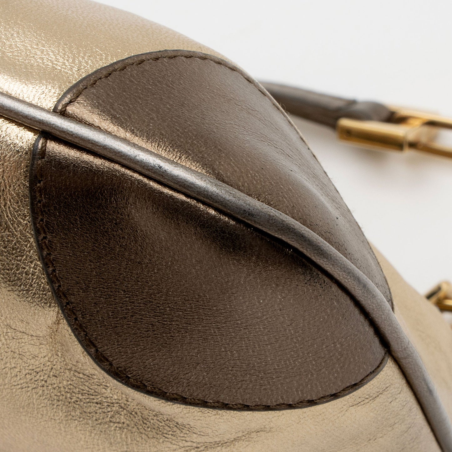 Gucci Metallic Leather Tiger Charm Shoulder Bag (SHF-ltMIAv)