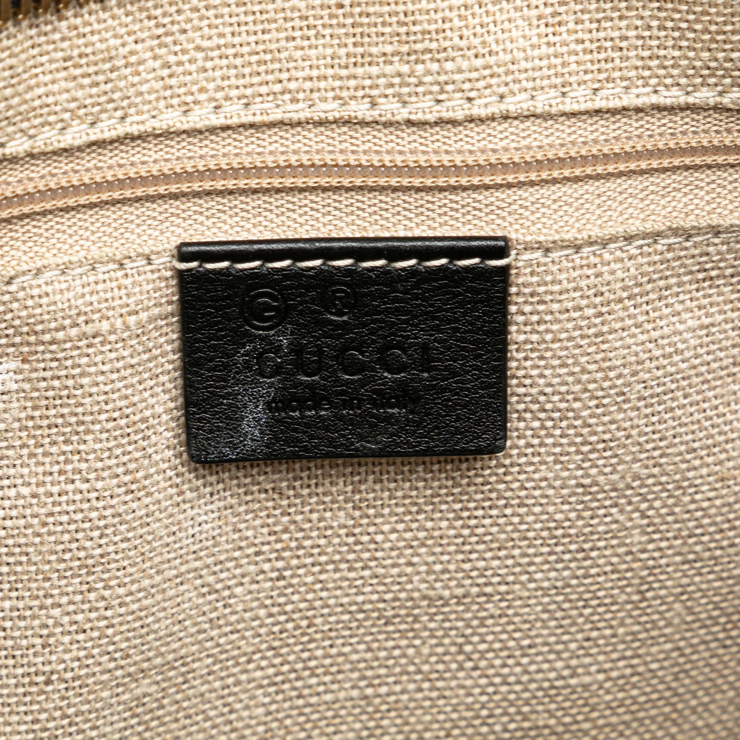 Gucci Microguccissima Crossbody (SHG-XtBigc)