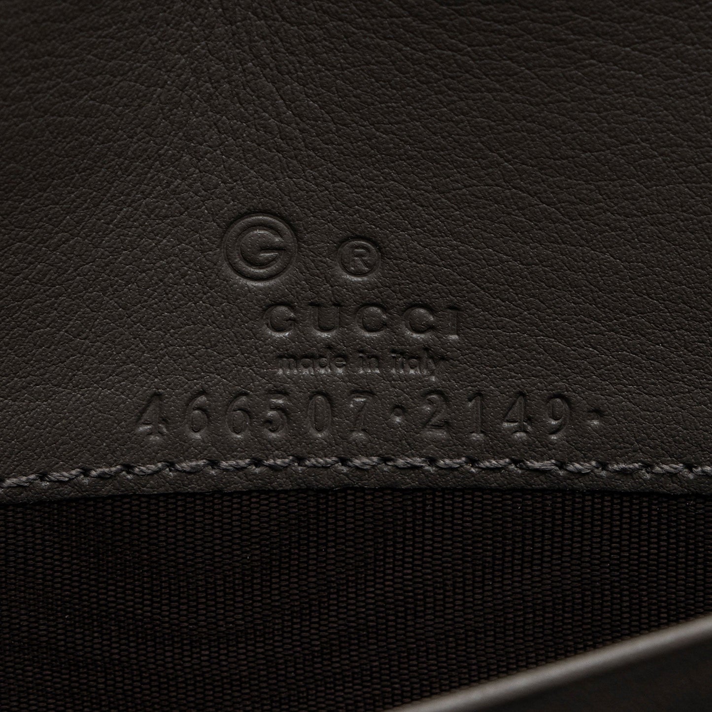 Gucci Microguccissima Leather Wallet Crossbody (SHF-XieKjF)