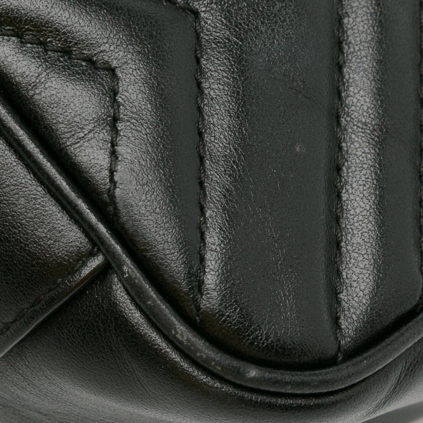 Gucci Mini GG Marmont Matelasse Crossbody (SHG-QNpQD1)