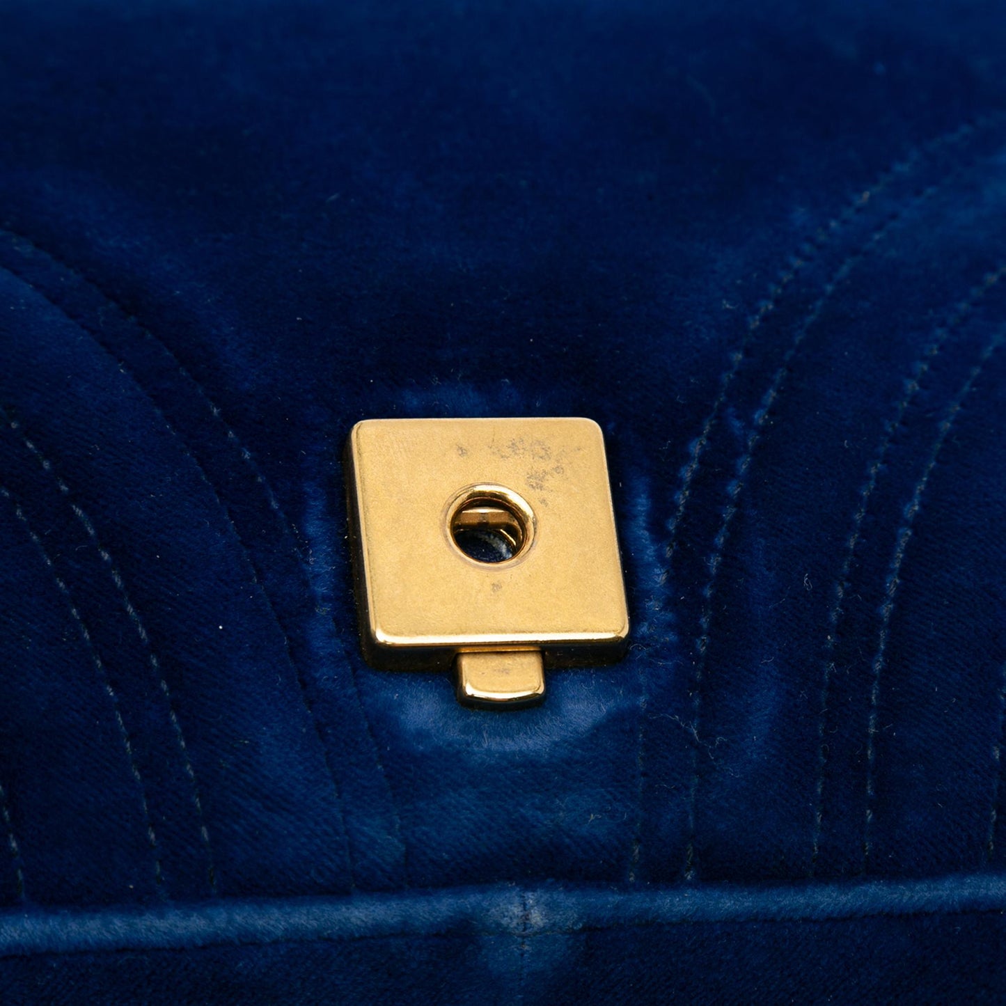 Gucci Mini GG Marmont Matelasse Velvet Crossbody (SHG-J4w2zv)