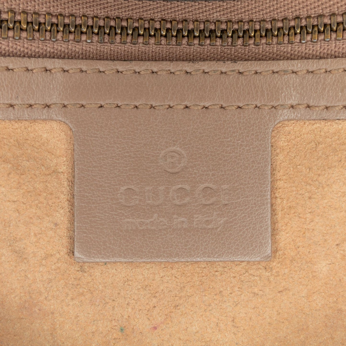 Gucci Small GG Marmont Matelasse Crossbody Bag (SHG-WEebbv)