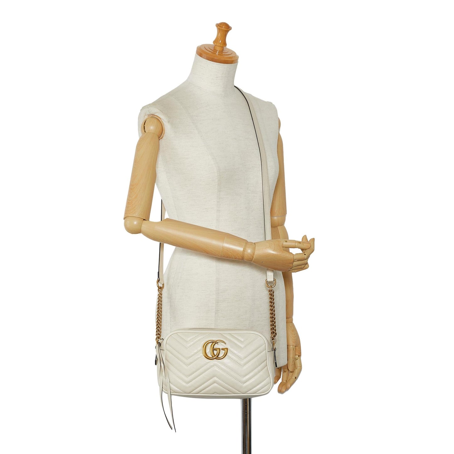 Gucci Small GG Marmont Matelasse Crossbody (SHG-ojfwJO)
